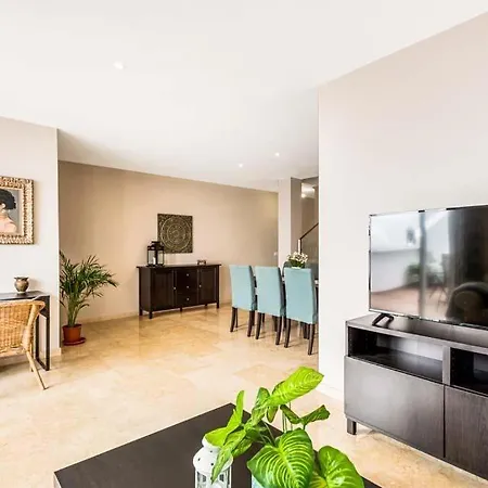 Sleeps 6 With Pool Air Con And Wifi * Nerja