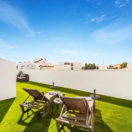 Villa Sleeps 6 With Pool Air Con And Wifi *